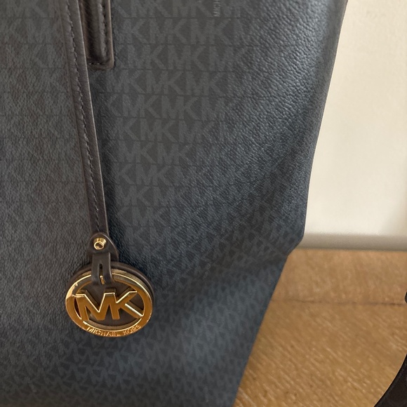 Michael Kors Large Hayley North South Logo Tote Handbag - Picture 2 of 6